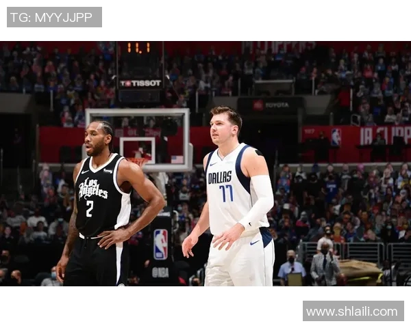 武汉羽毛球队杯赛精彩配合展现团队精神与默契配合之道 武汉羽毛球队杯赛精彩配合展现团队精神与默契配合之道