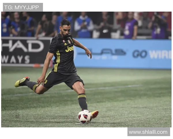 可爱的足球明星壁纸图片让你的桌面焕发活力与青春气息